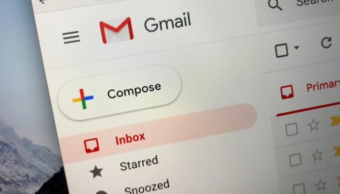 does gmail in mail app on windows 10 download emails