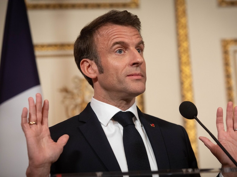 المعارضة الفرنسية تنتقد خطابا “ترقيعيا” لرئيس الدولة