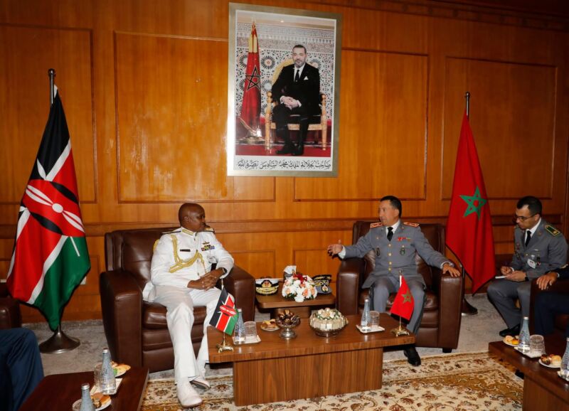 المفتش العام للقوات المسلحة الملكية يتباحث مع رئيس أركان قوات الدفاع الكينية