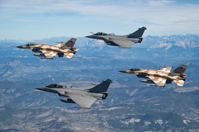 لأول مرة.. 4 مقاتلات F-16 مغربية تشارك إلى جانب «رافال» الفرنسية في تمرين ORYX 2026..