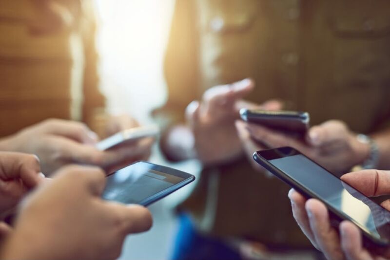 الهاتف المحمول بالمغرب يتخطى 58 مليون اشتراك.. وخدمات الإنترنت تواصل الصعود